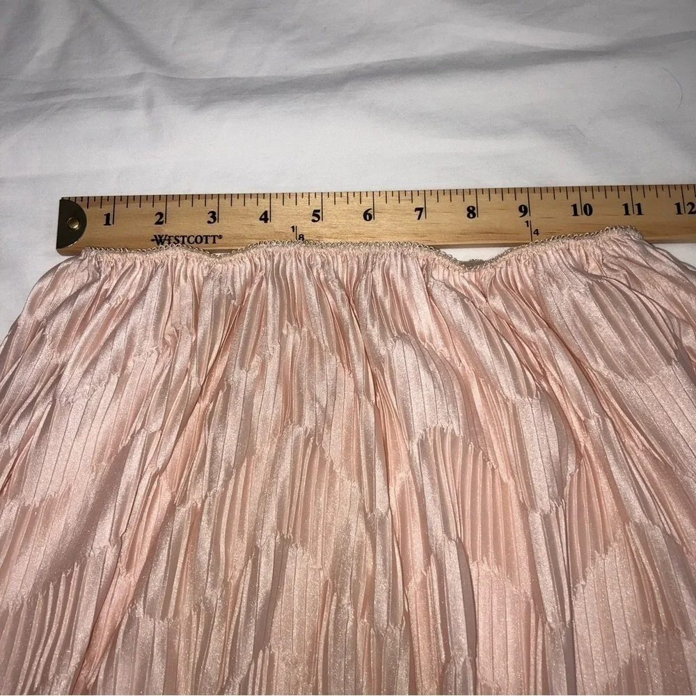 Vintage Half Slip Size M Made in USA Blush Peach Pink Crinkle Texture - Picture 7 of 8